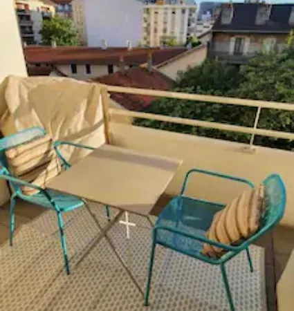 Tichnich - 2 Bedrooms - 1 Min Away From Train Station Apartment Annemasse