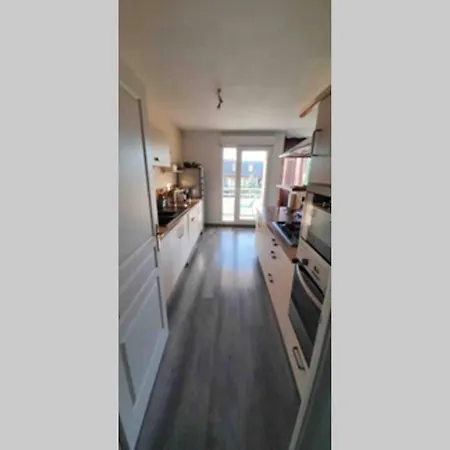 Tichnich - 2 Bedrooms - 1 Min Away From Train Station *