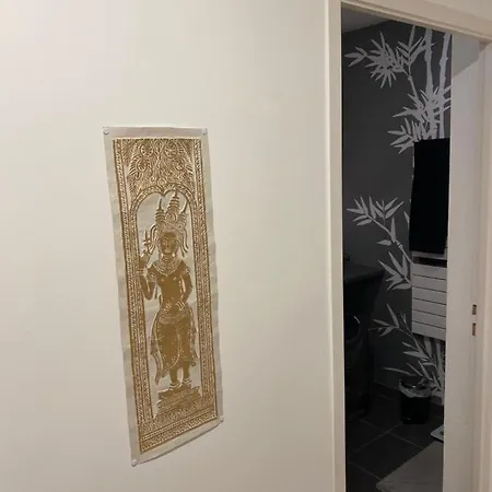 Apartment Tichnich - 2 Bedrooms - 1 Min Away From Train Station *