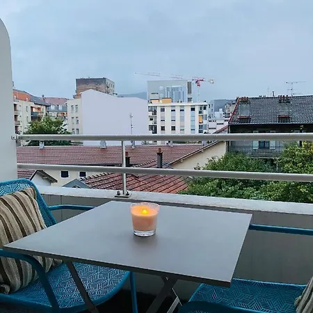Tichnich - 2 Bedrooms - 1 Min Away From Train Station Apartment