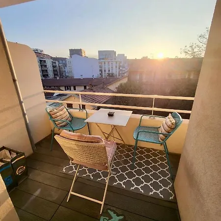 Apartment Tichnich - 2 Bedrooms - 1 Min Away From Train Station