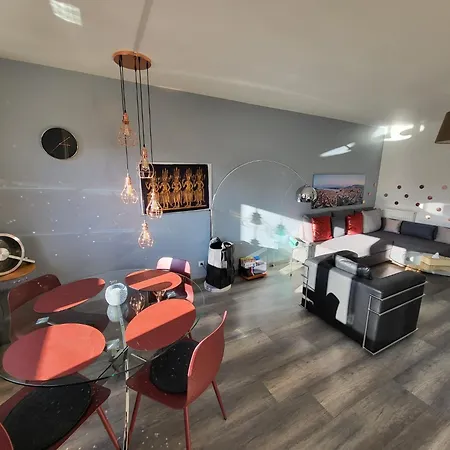 Apartment Tichnich - 2 Bedrooms - 1 Min Away From Train Station Annemasse