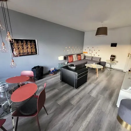 Tichnich - 2 Bedrooms - 1 Min Away From Train Station Annemasse
